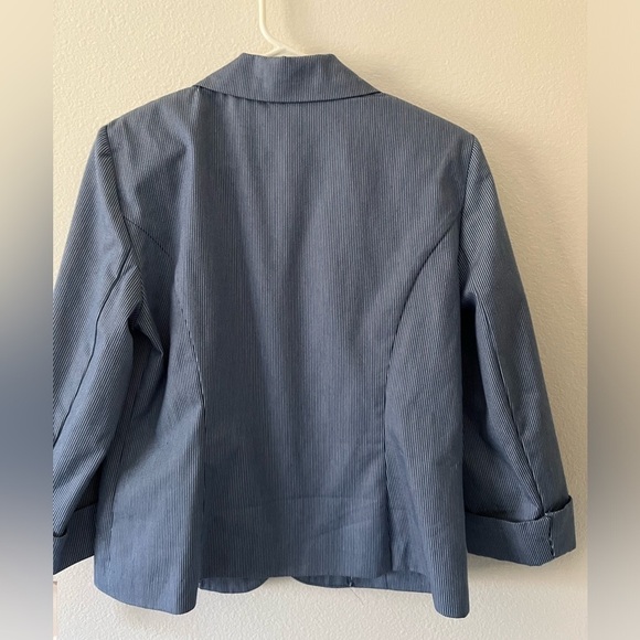 Dress Barn Blue Pin Striped Button Front cotton blend Blazer NWT Size Small - Picture 6 of 6